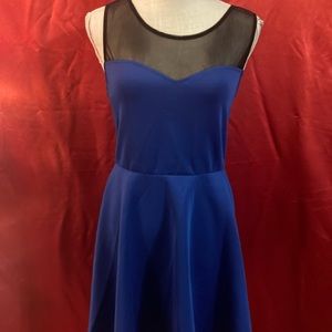 Twelth and Towne size medium great pre owned condition